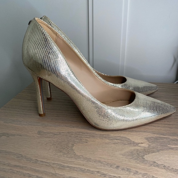 7.5 Metallic Heels - Picture 5 of 9